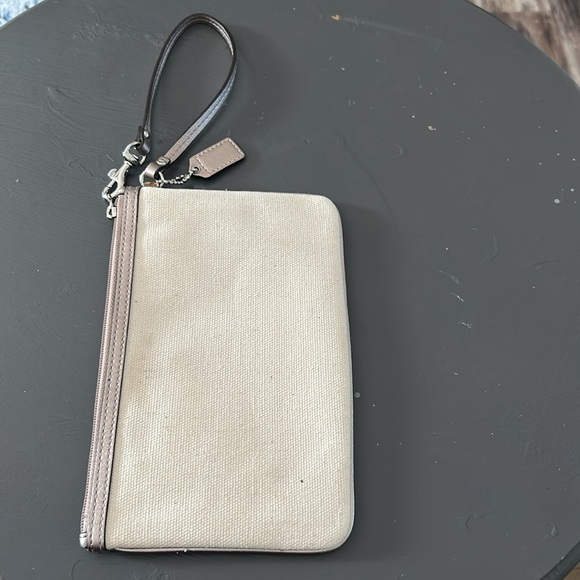 COACH Pebbled Sands Wristlet Medium Clutch - Picture 5 of 7